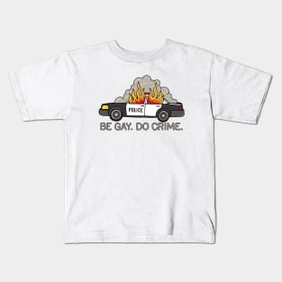 Burning cop car - Be Gay Do Crime Kids T-Shirt